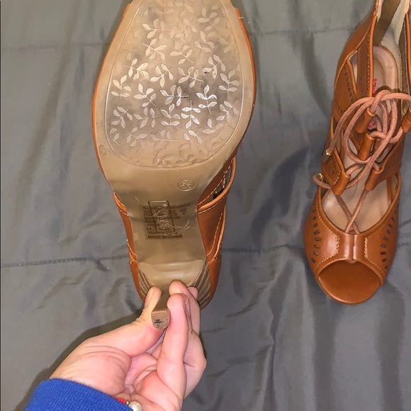 Lace up heel - Picture 2 of 5